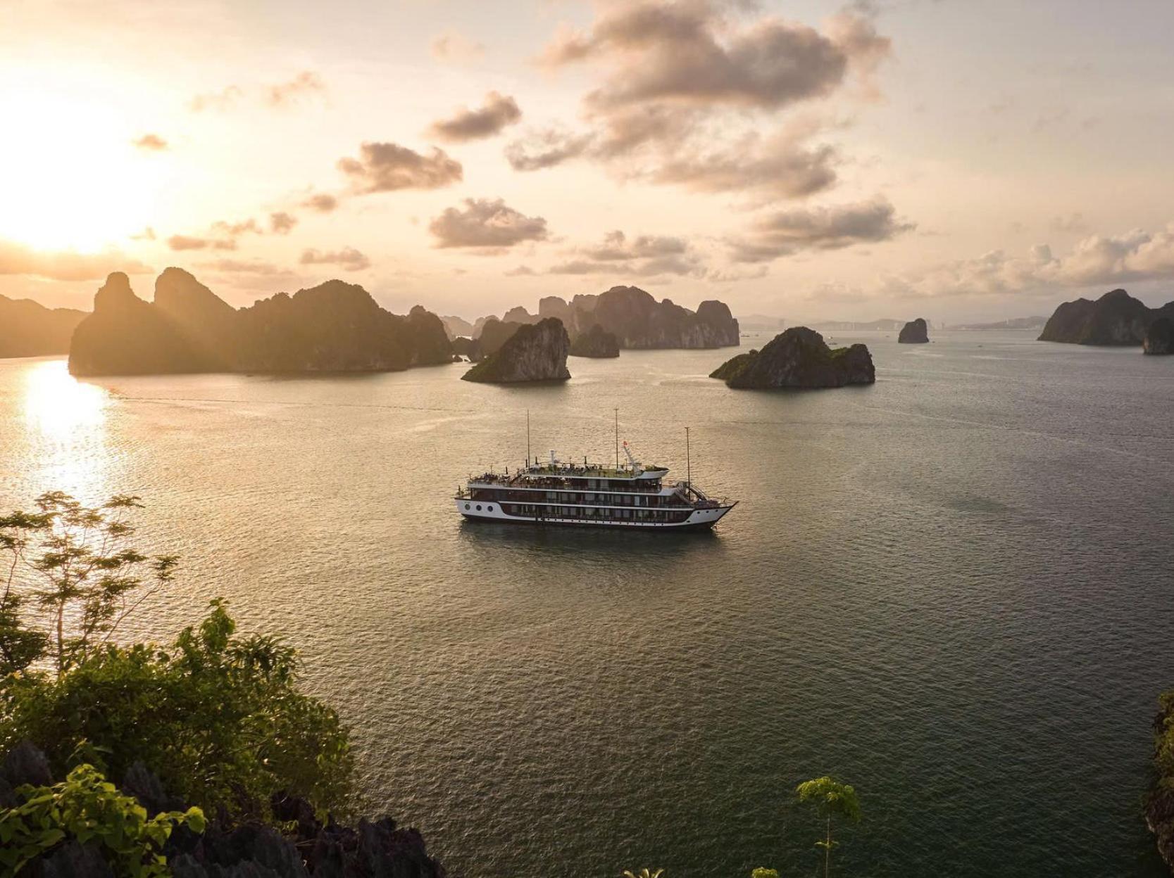 Hotel Le Journey Elegance Cruise Hạ Long Exterior foto