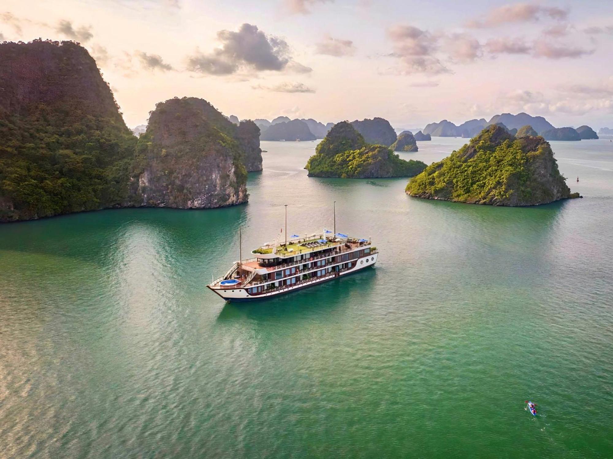 Hotel Le Journey Elegance Cruise Hạ Long Exterior foto